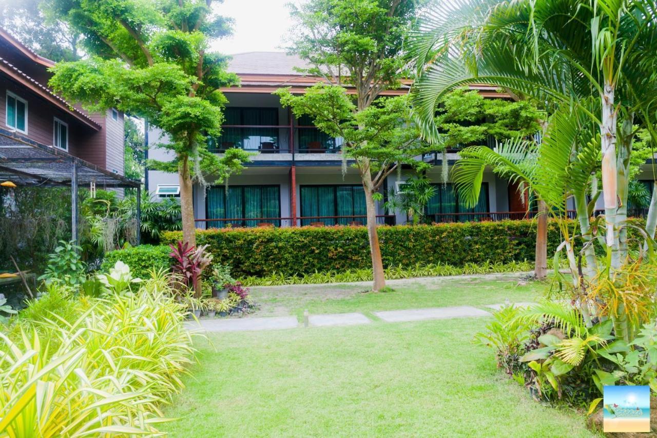 The Breeze Lipe Resort Esterno foto