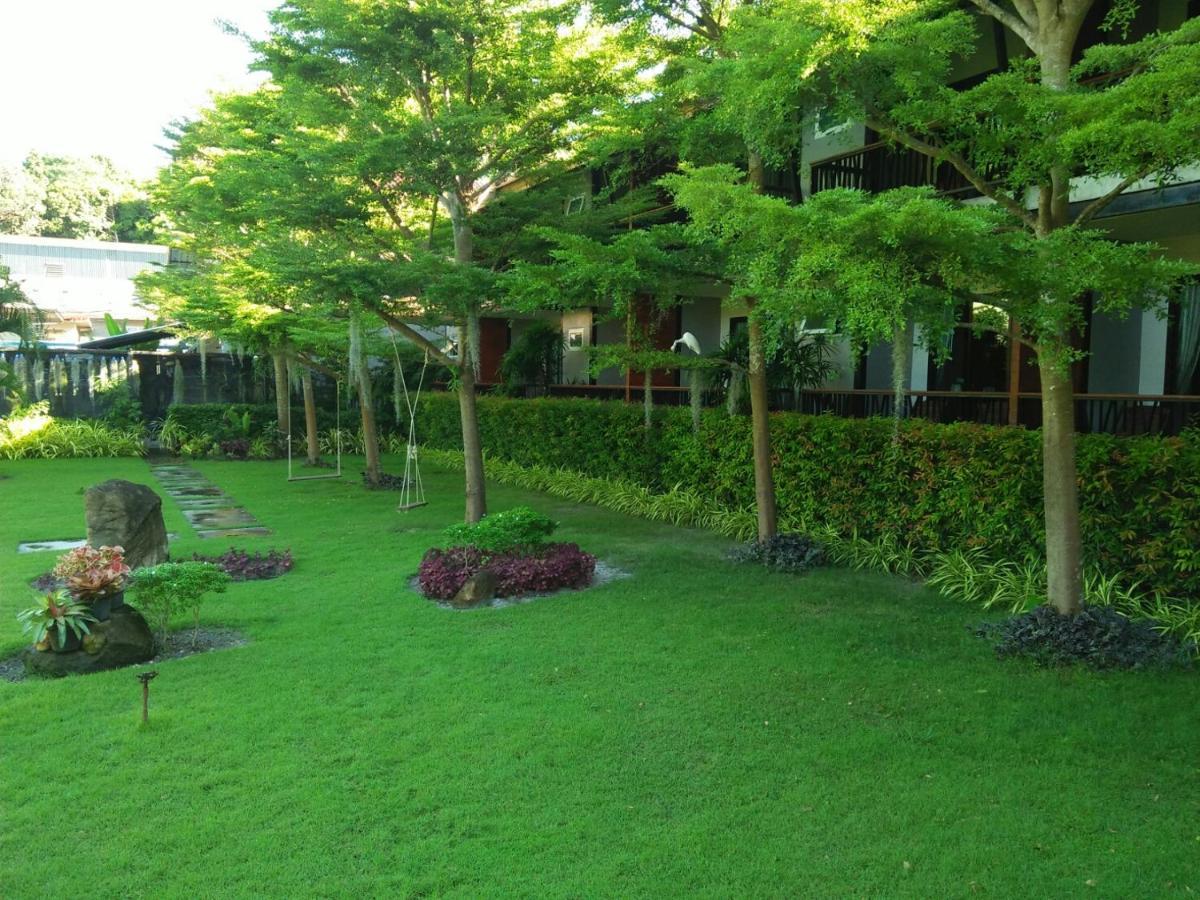 The Breeze Lipe Resort Esterno foto