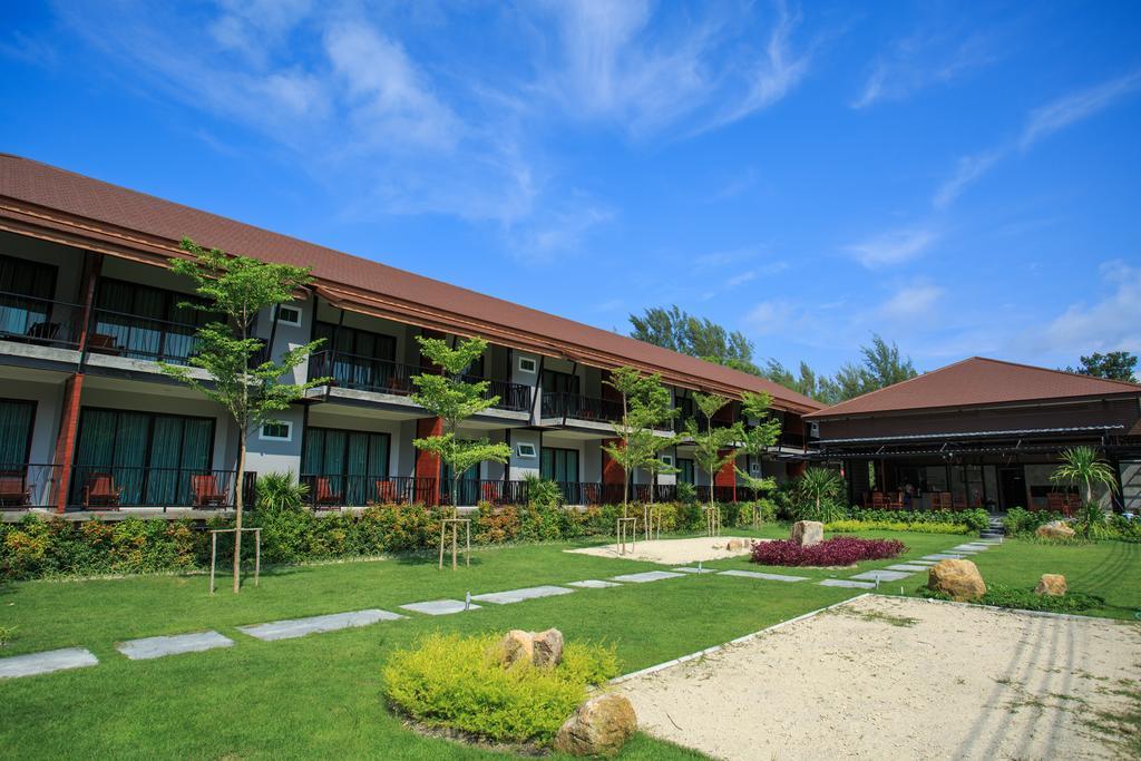 The Breeze Lipe Resort Esterno foto