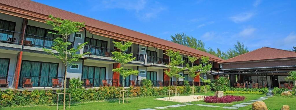 The Breeze Lipe Resort Esterno foto
